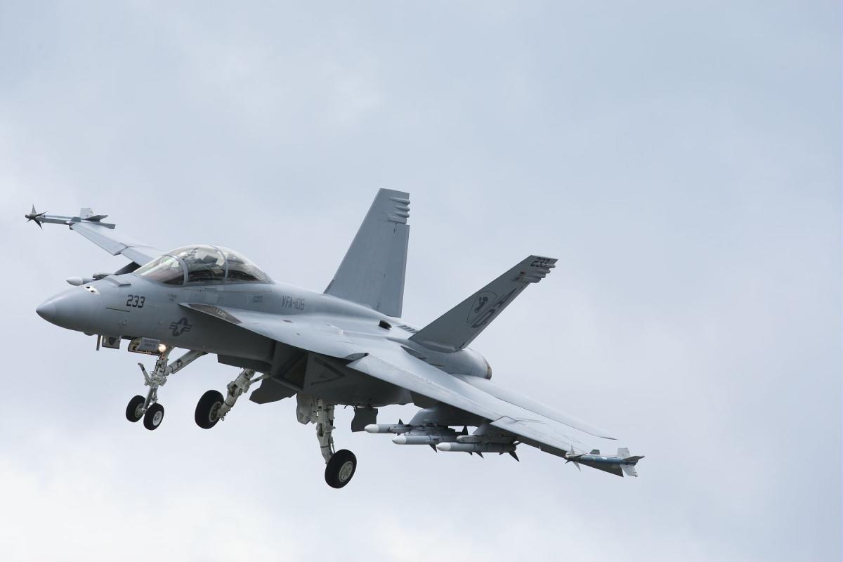 F / A-18F超级大黄蜂