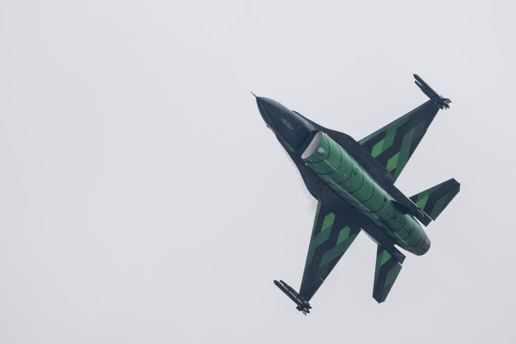 2023 - F16战隼到处游荡