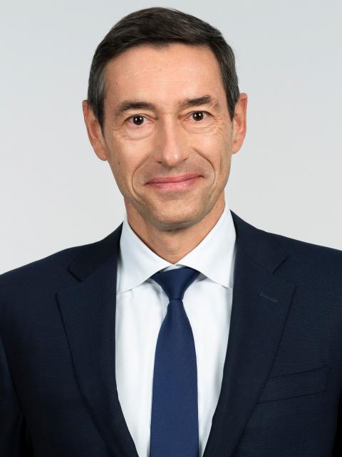 Frédéric Verger，赛爱游戏直播苹果app下载峰执行副总裁兼首席数字官和首席信息官